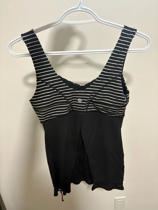 Lululemon Tame Me Tank Size 6 - Picture 3 of 4